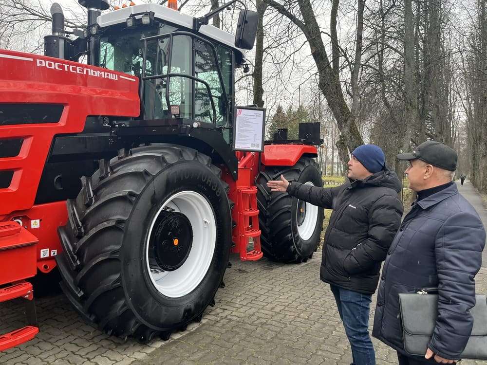 Трактор Ростсельмаш 2400 Трактор Ростсельмаш 2400